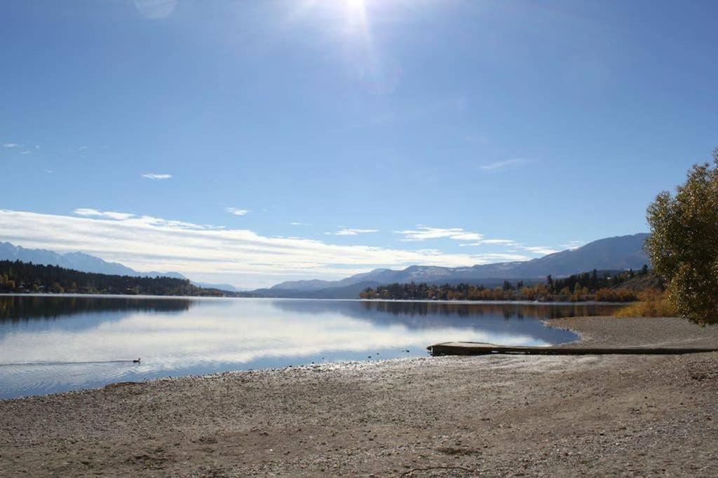 Rustic Modern 2 Bed 2 Bath With Lakeview Pool And Hot Tub Invermere Exteriör bild