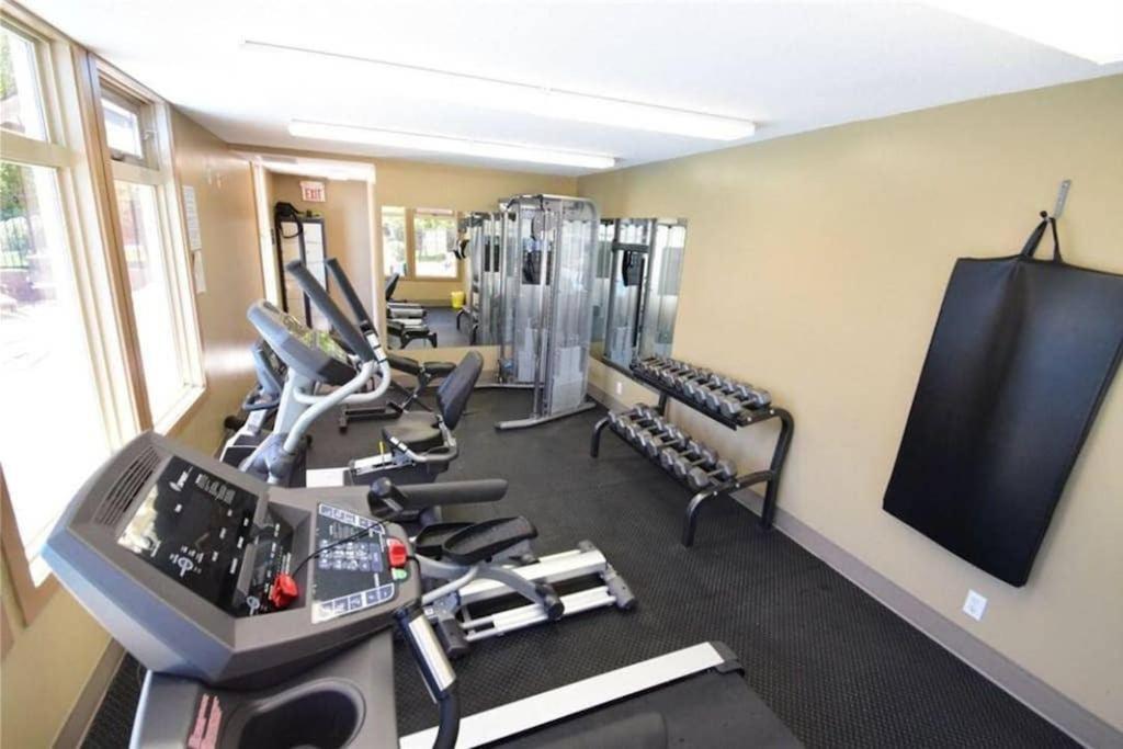 Rustic Modern 2 Bed 2 Bath With Lakeview Pool And Hot Tub Invermere Exteriör bild