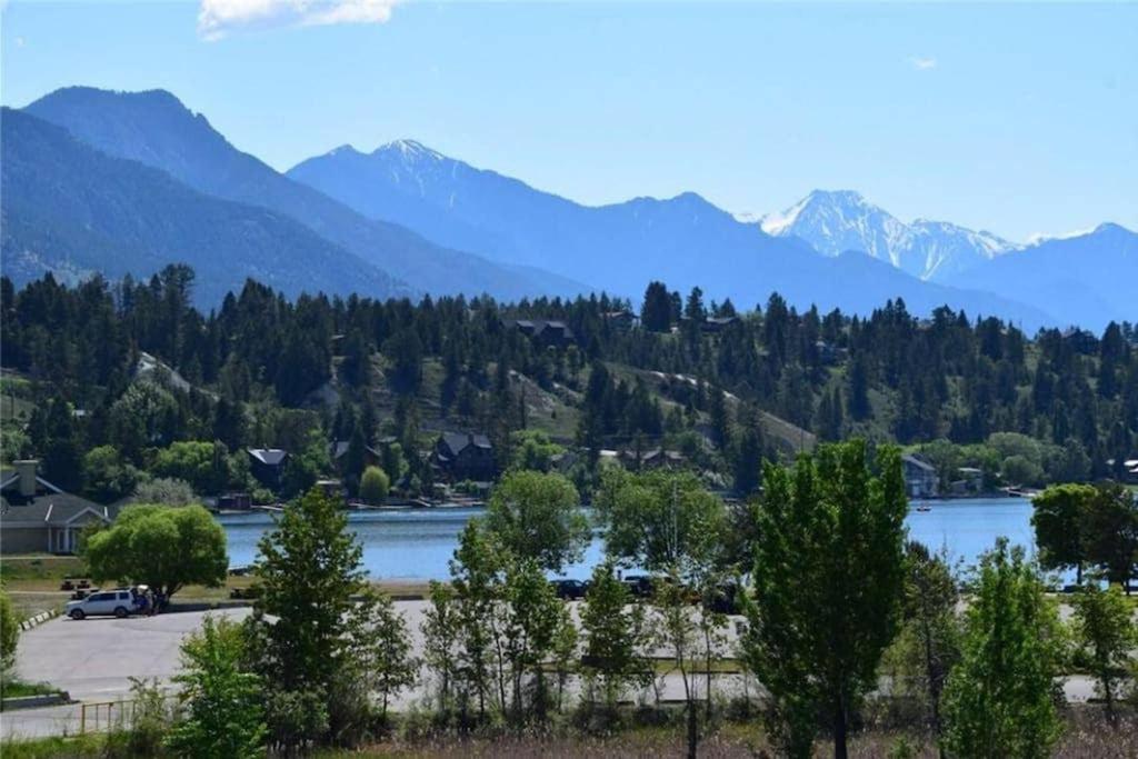 Rustic Modern 2 Bed 2 Bath With Lakeview Pool And Hot Tub Invermere Exteriör bild